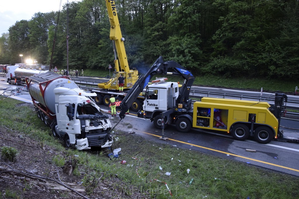 VU Gefahrgut LKW umgestuerzt A 4 Rich Koeln Hoehe AS Gummersbach P476.JPG - Miklos Laubert